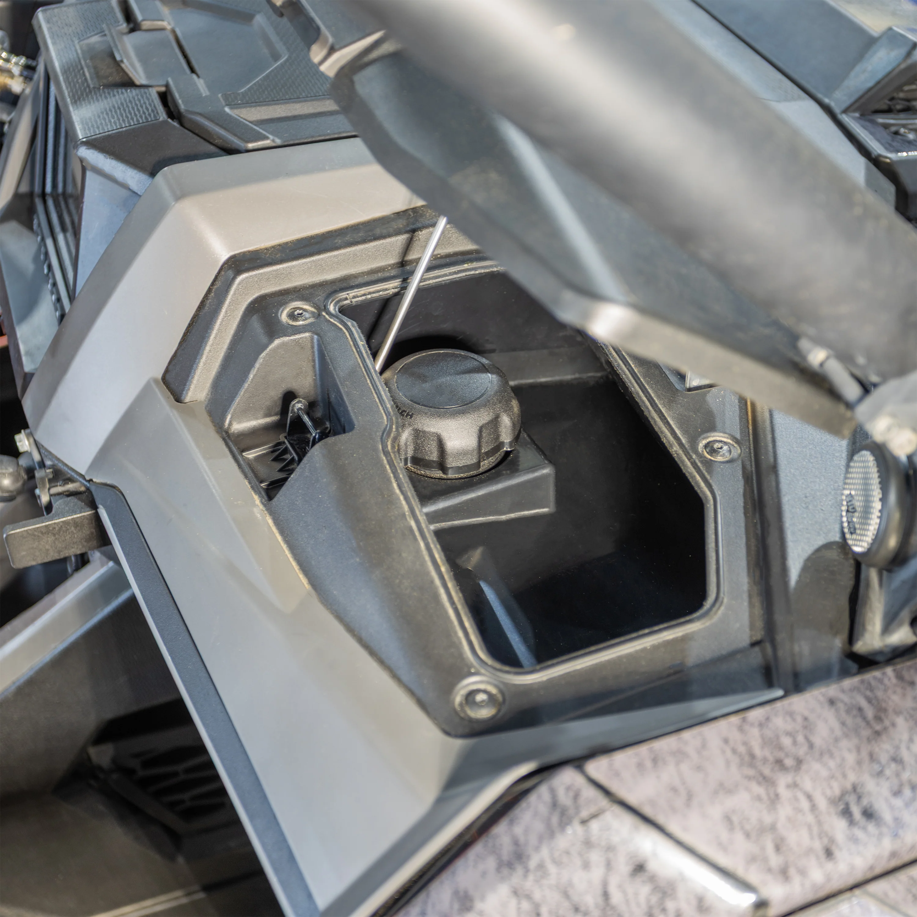RPM Pro R, Pro S, Pro XP & Turbo R 8.5 Gallon Auxiliary Dash Mount Fuel Tank - Image 9